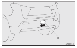 2. Remove the socket (B) and bulb assembly by turning it anticlockwise.