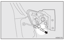 4. To install the bulb, perform the removal steps in reverse.