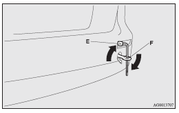 4. Always attach the tow rope to the towing hook. Otherwise, the instructions