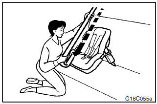 3. To activate the ALR mode, slowly pull the shoulder part of the belt all the