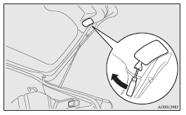 2. Remove the socket and bulb assembly by turning it anticlockwise.